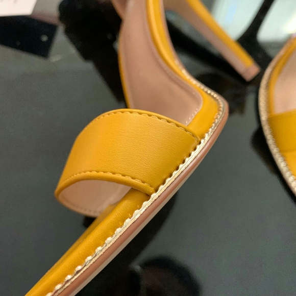 Shose - Picture 3 of 4